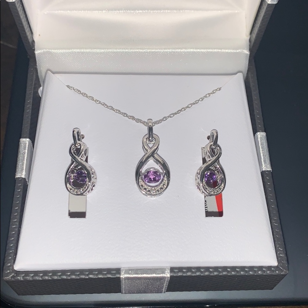 Earring and necklace set